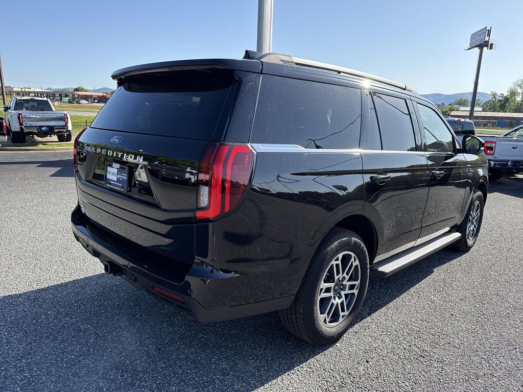 Used 2025 Ford Expedition Active image 7