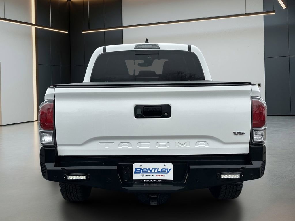 Used 2022 Toyota Tacoma TRD Sport w/ Technology Package image 5