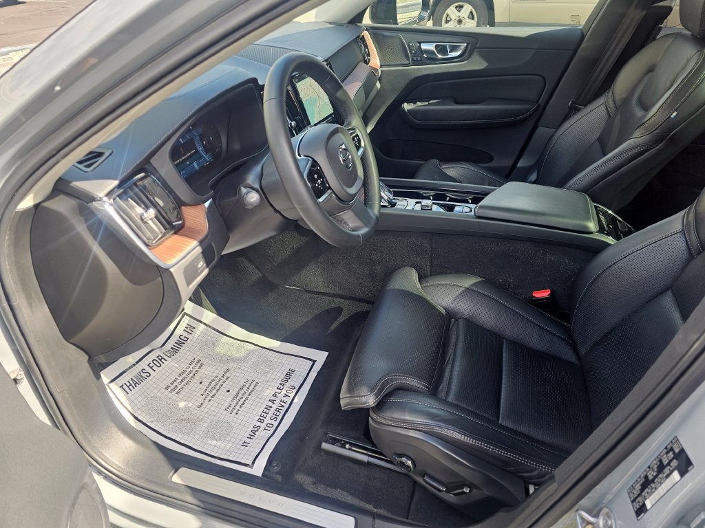 Certified 2024 Volvo XC60 B5 Ultimate w/ Climate Package AWD/4WD image 38