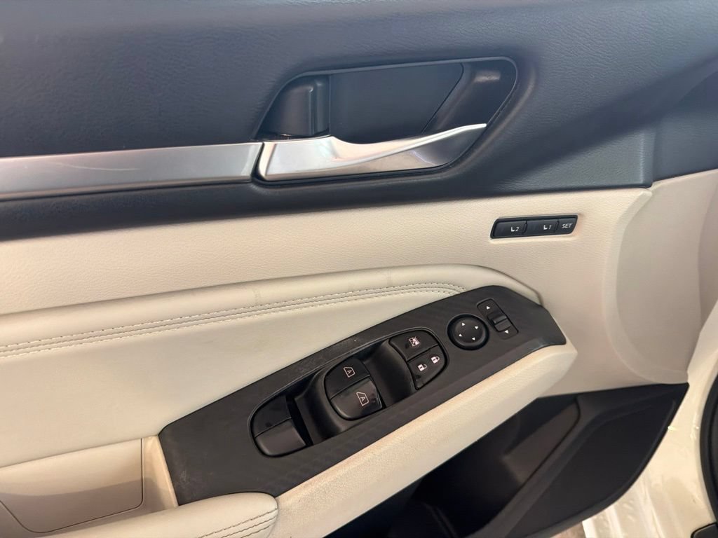 Used 2019 Nissan Altima 2.0 Platinum FWD image 26