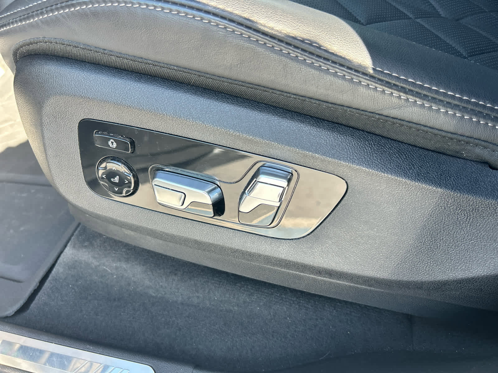 Used 2024 BMW X5 xDrive50e w/ M Sport Package image 18