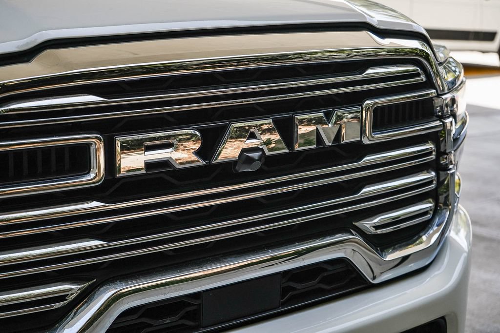 Used 2026 RAM 2500 Laramie AWD/4WD image 9