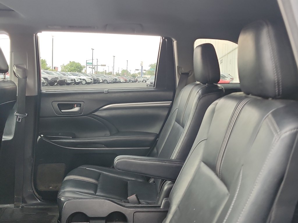Used 2018 Toyota Highlander SE w/ Protection Package #3 AWD/4WD image 12