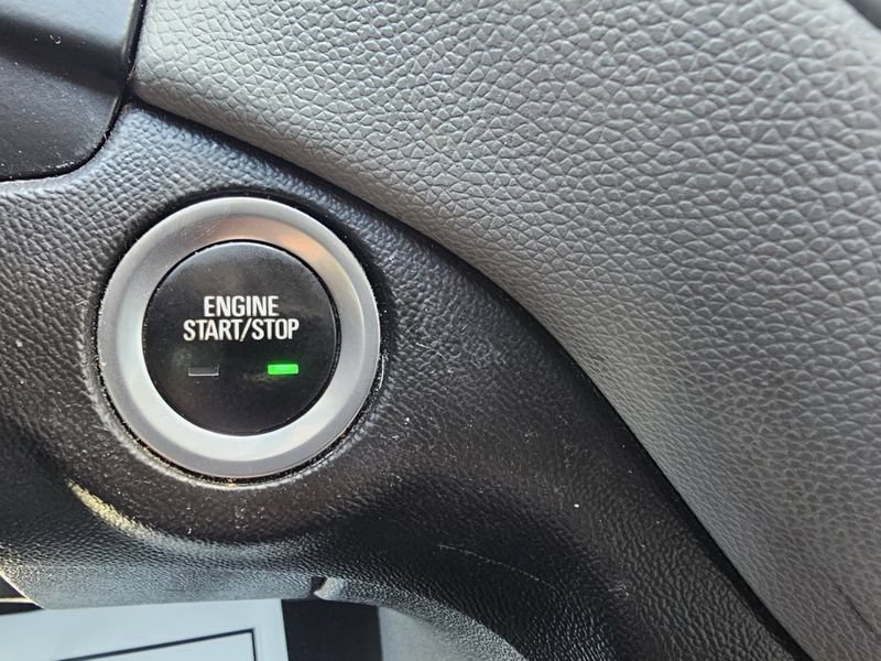Used 2020 Chevrolet Equinox LS w/ LS Convenience Package FWD image 31