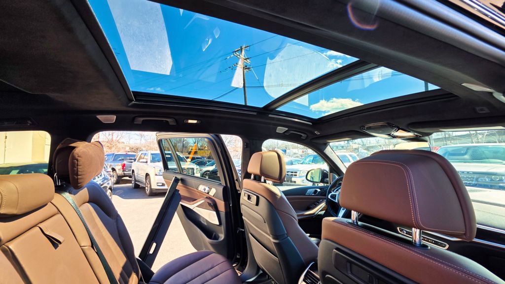 Used 2021 BMW X7 M50i w/ Dynamic Handling Package image 36