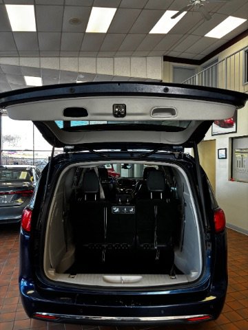 Used 2020 Chrysler Pacifica Touring-L image 12