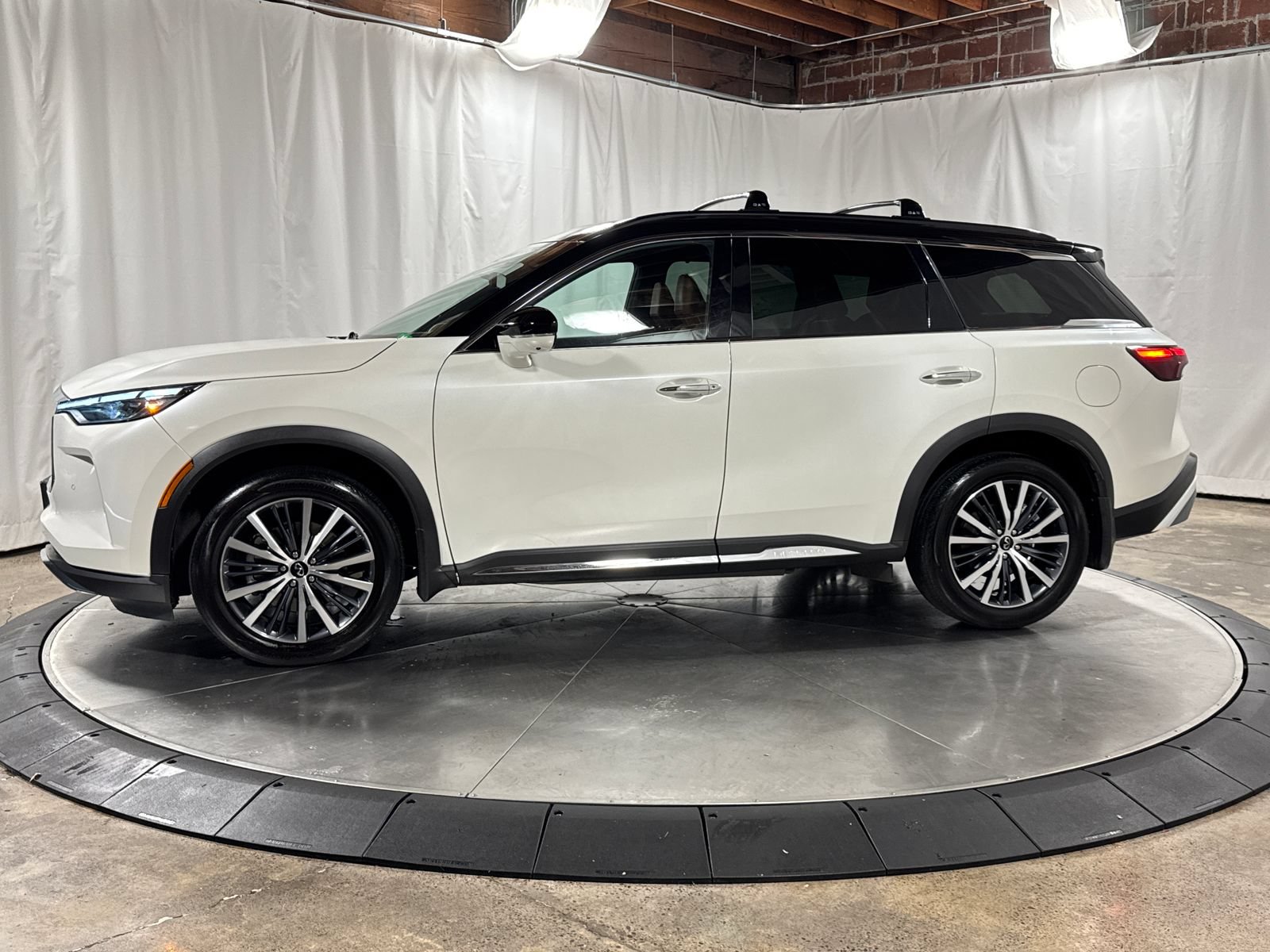 Certified 2023 INFINITI QX60 Autograph w/ Cargo Package AWD/4WD image 10