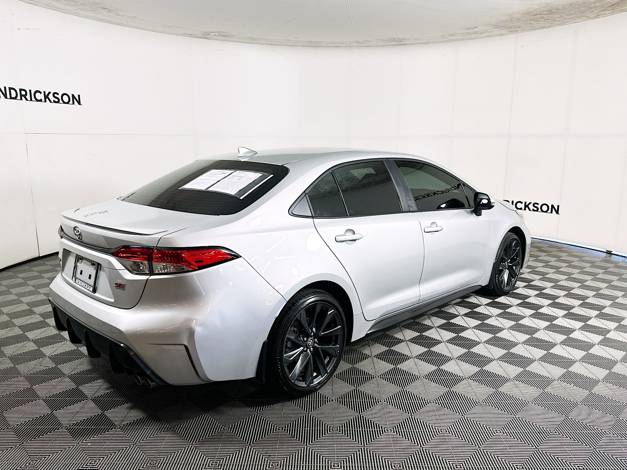 Used 2025 Toyota Corolla SE image 3