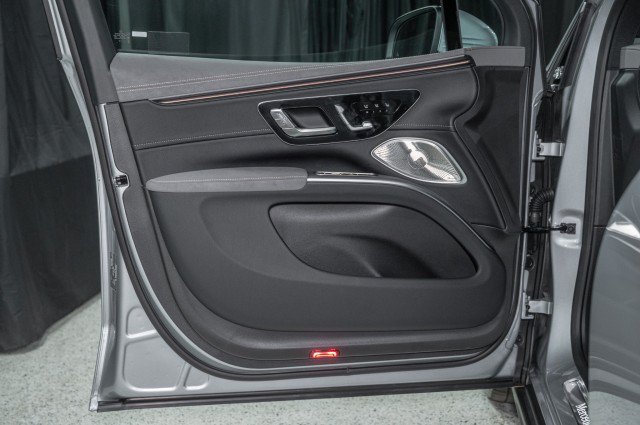 New 2026 Mercedes-Benz EQS 400 4MATIC SUV image 10