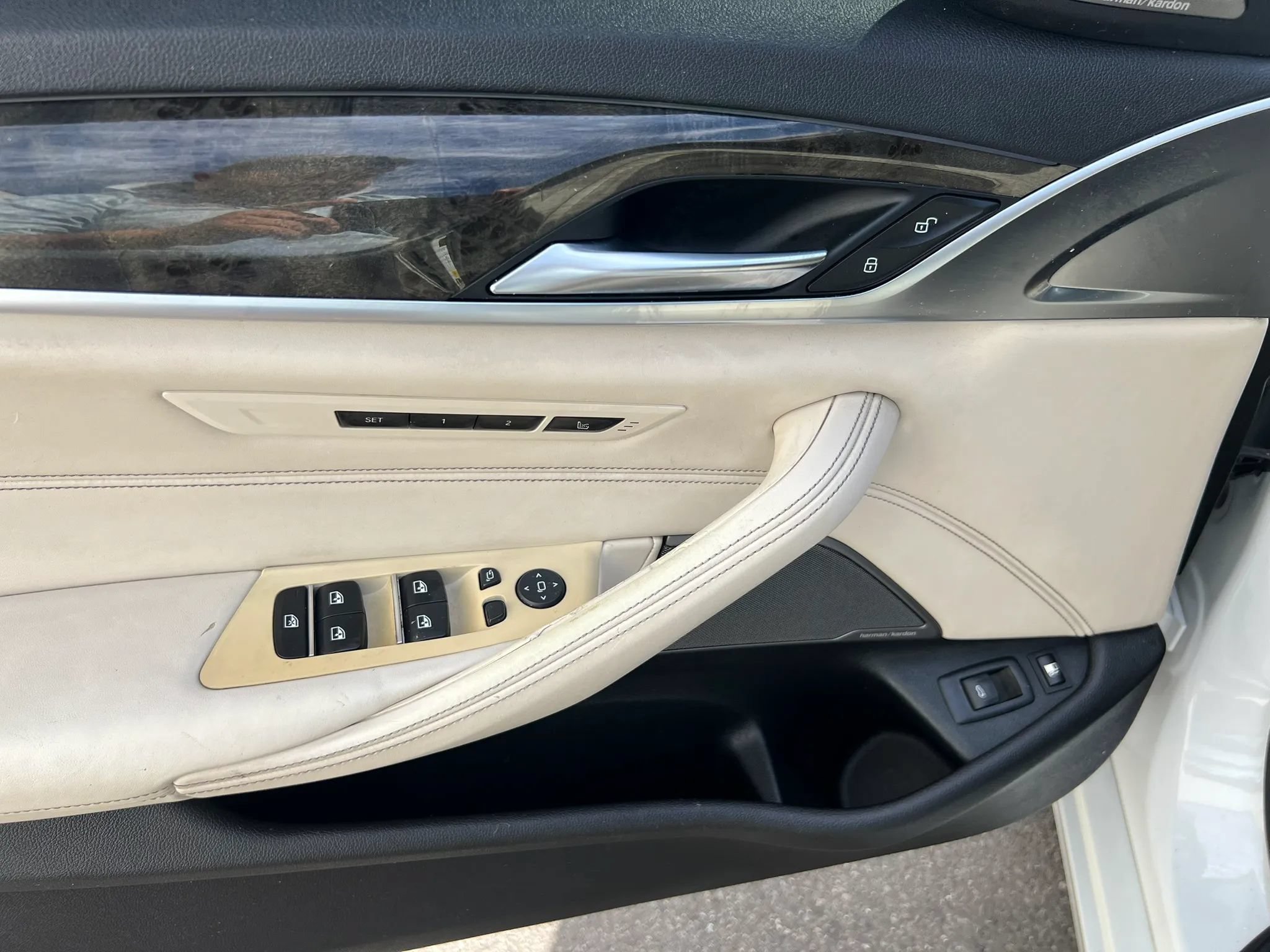 Used 2018 BMW 530e xDrive w/ Premium Package 2 AWD/4WD image 12