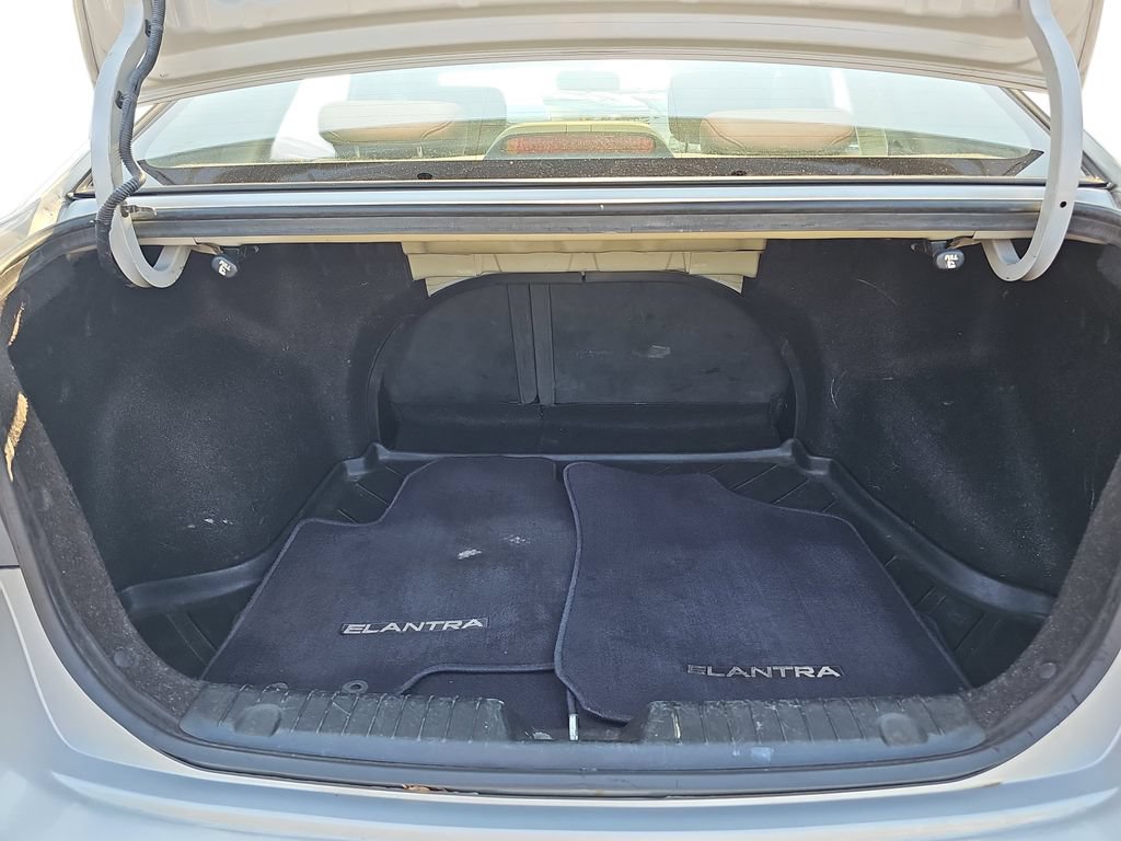 Used 2009 Hyundai Elantra SE FWD image 28