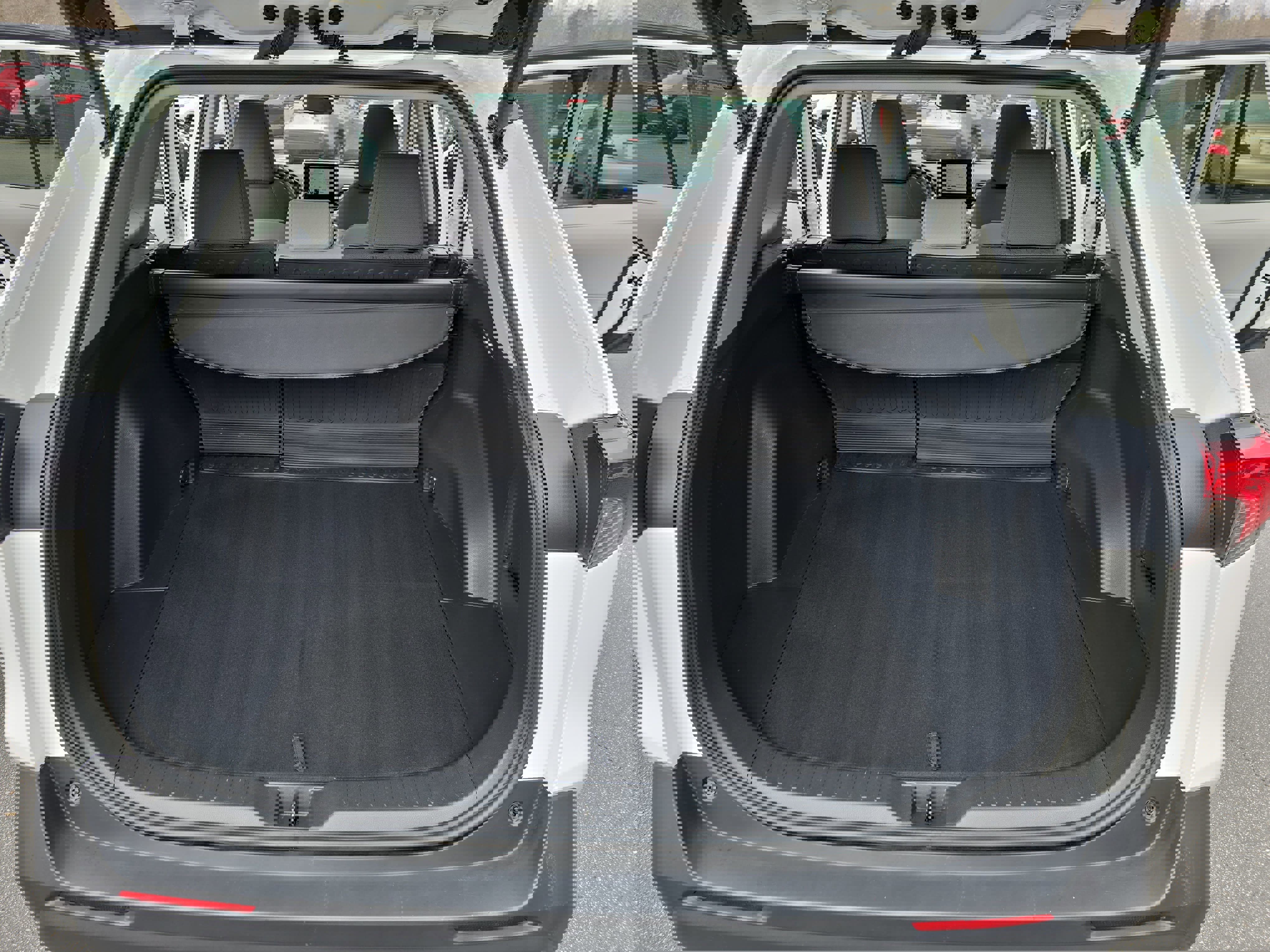 Used 2024 Toyota RAV4 XLE w/ Convenience Package image 12