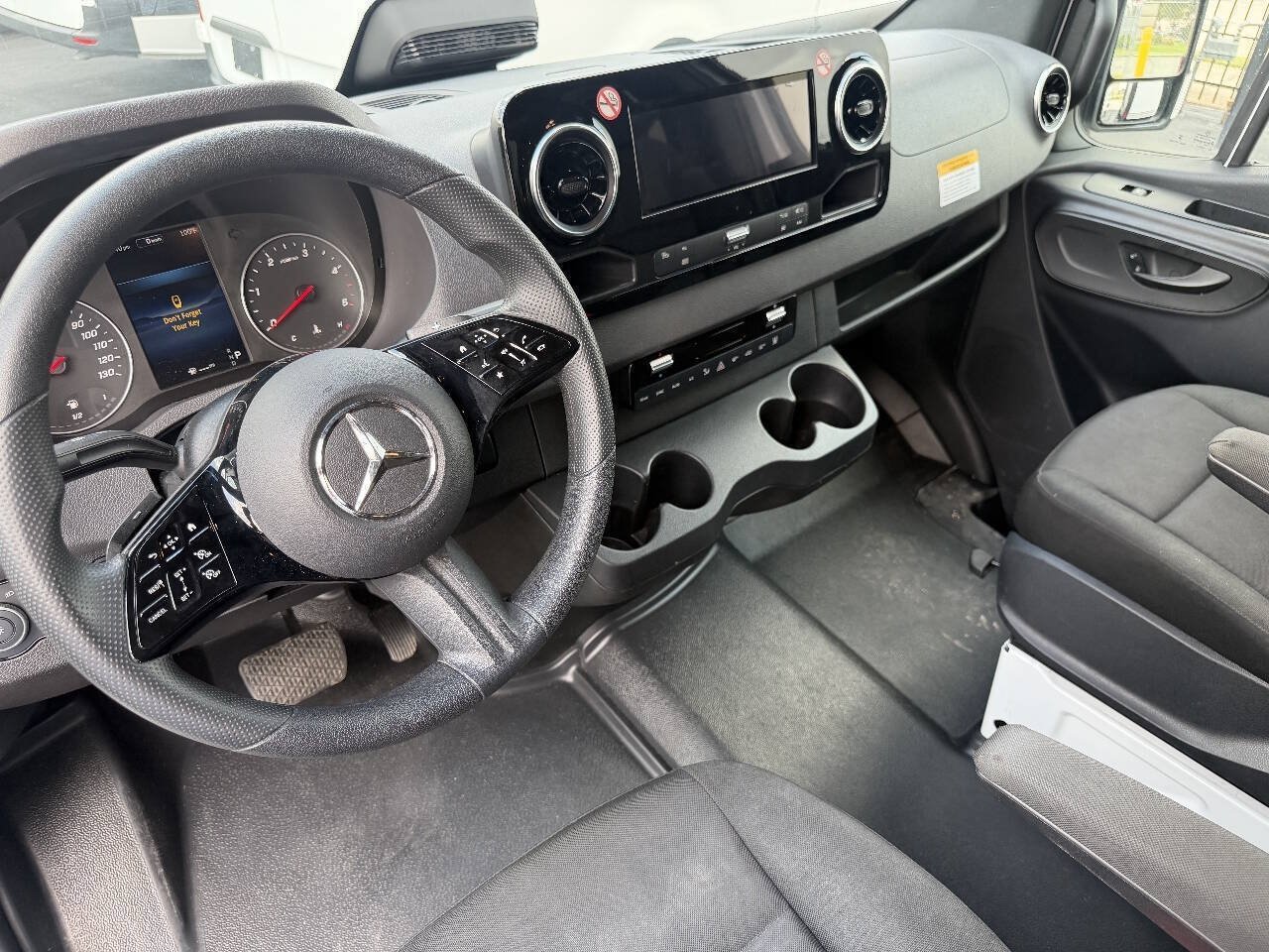 Used 2025 Mercedes-Benz Sprinter 2500 image 18