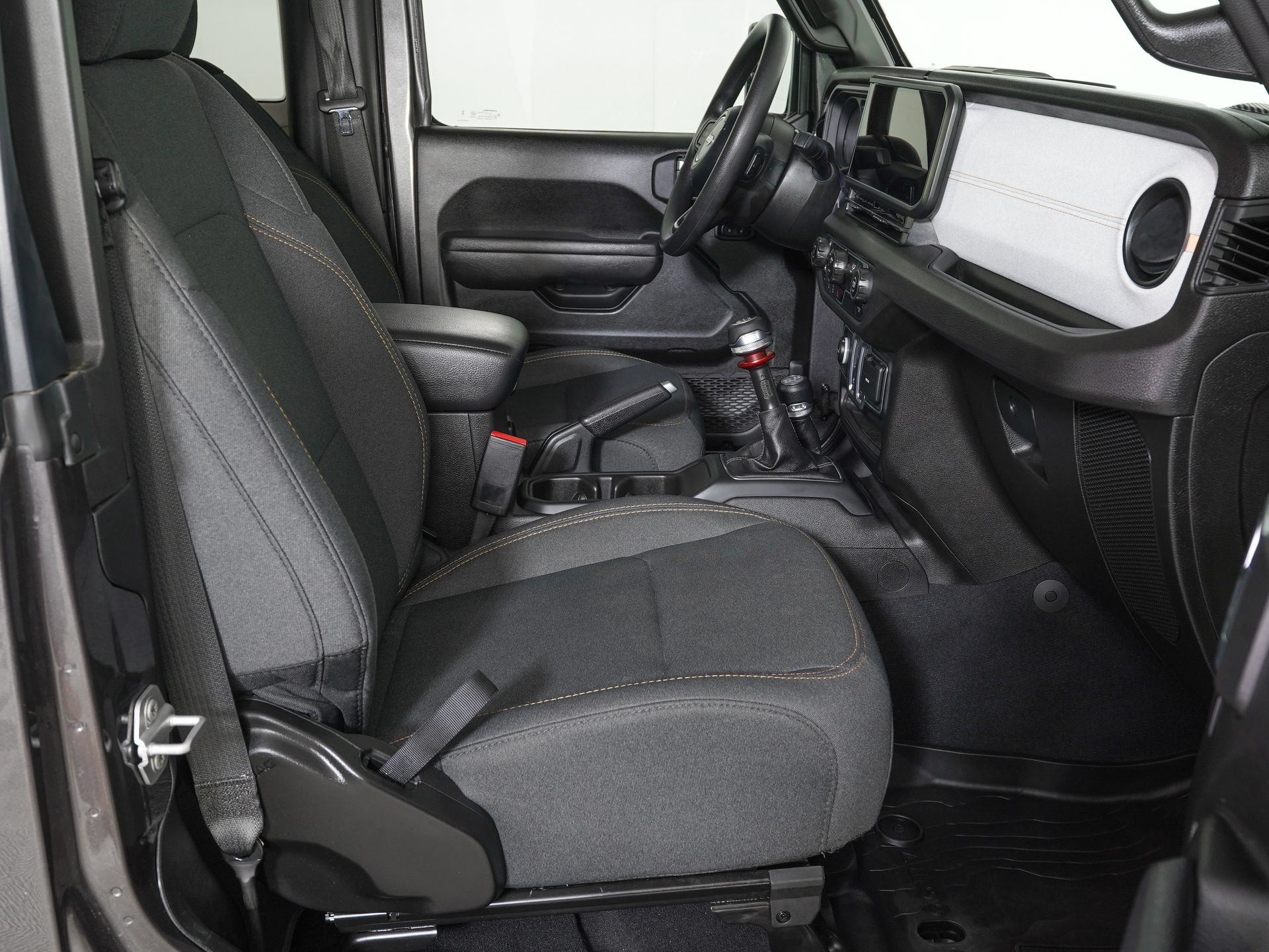 Used 2025 Jeep Wrangler Sport AWD/4WD image 8