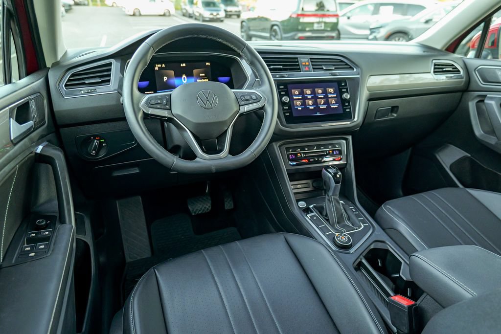 Used 2022 Volkswagen Tiguan SE AWD/4WD image 38