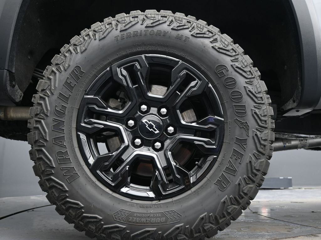 Used 2025 Chevrolet Silverado 1500 ZR2 w/ Dark Appearance Package image 9