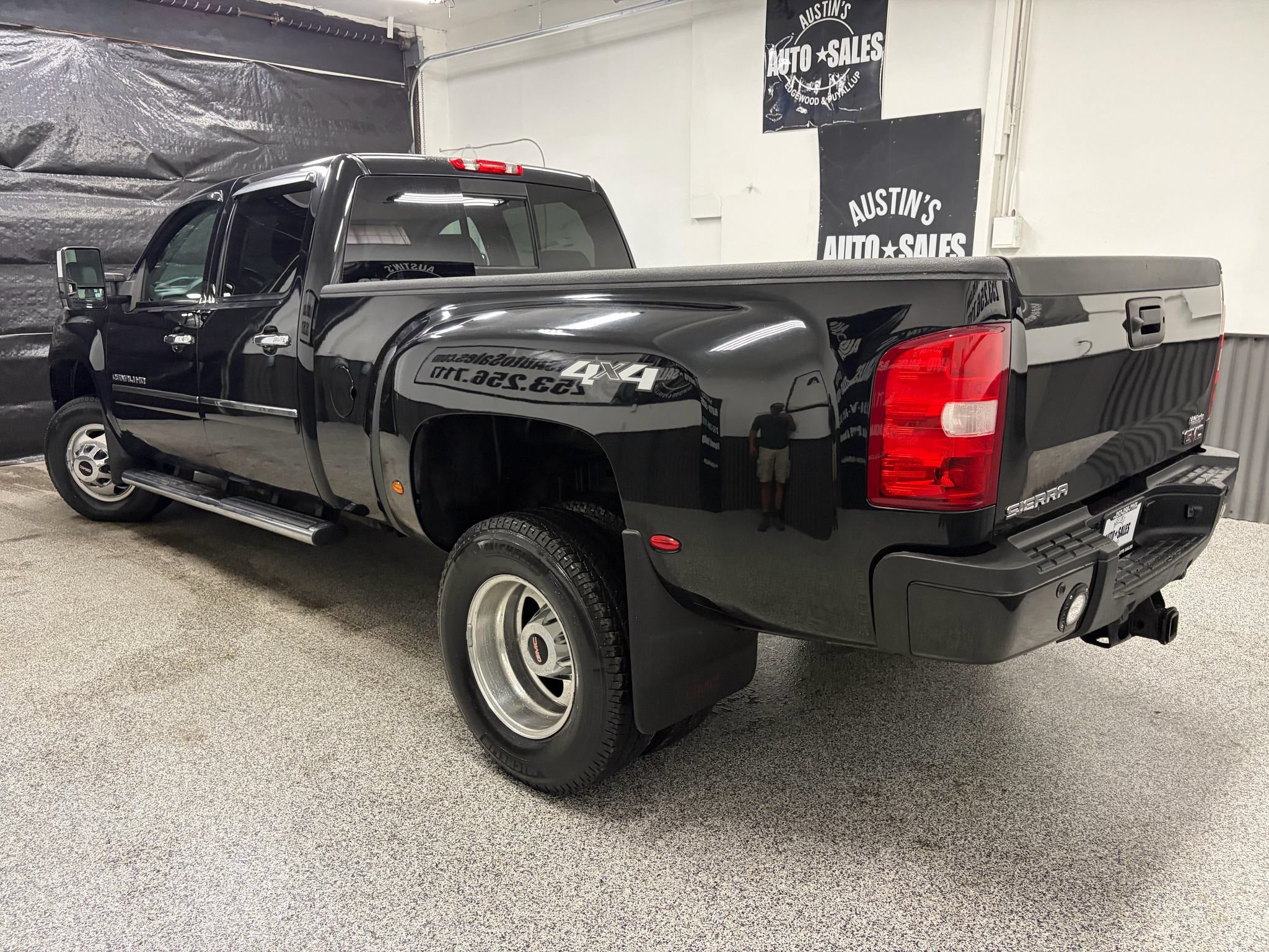 Used 2013 GMC Sierra 3500 Denali AWD/4WD image 8