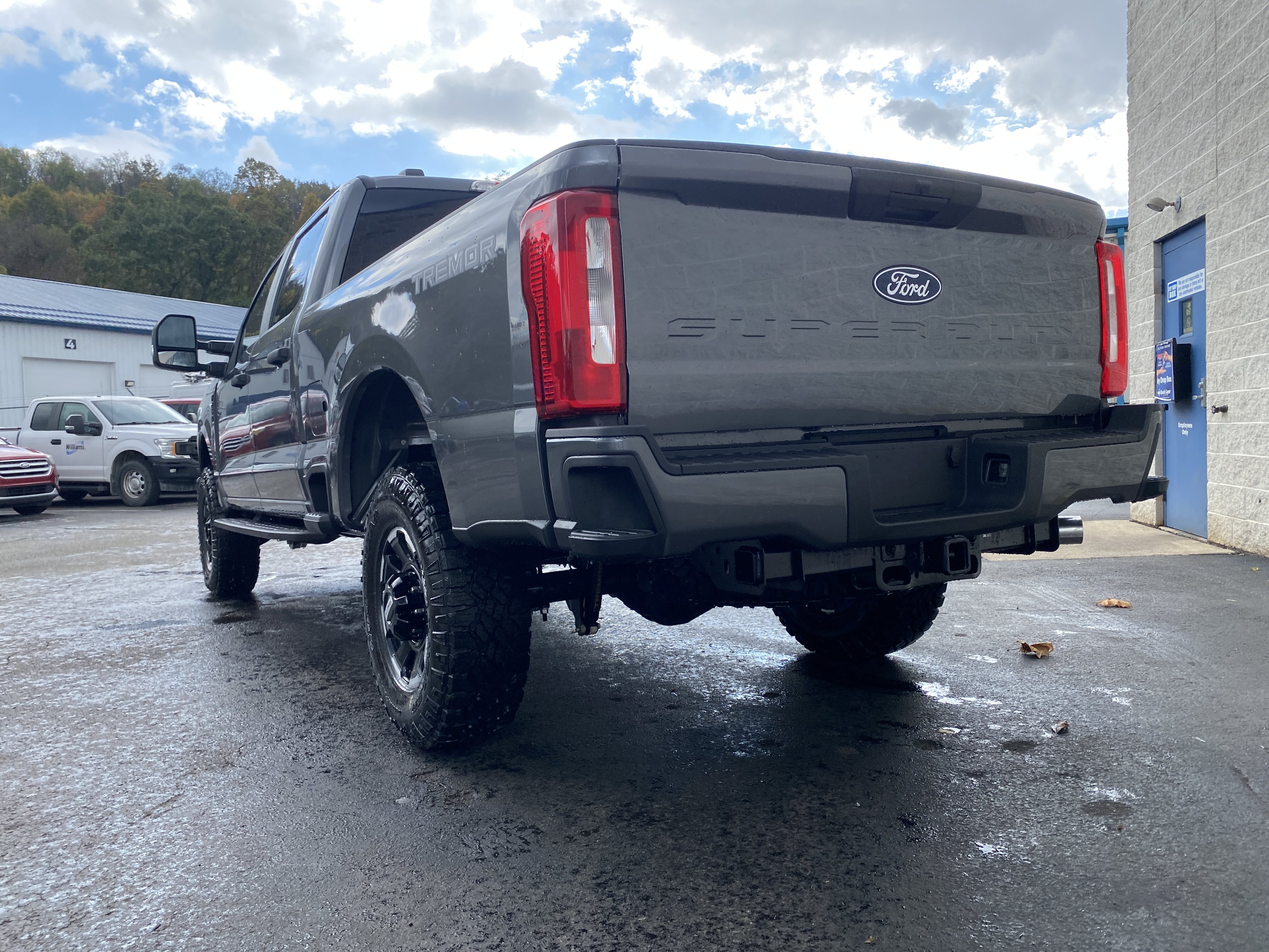 New 2027 Ford F250 XL w/ Tremor Off-Road Package AWD/4WD image 9