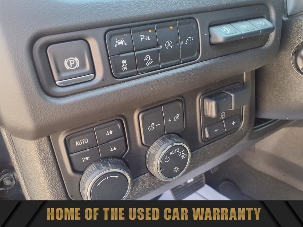 Used 2021 Chevrolet Suburban Premier w/ Premium Package image 27