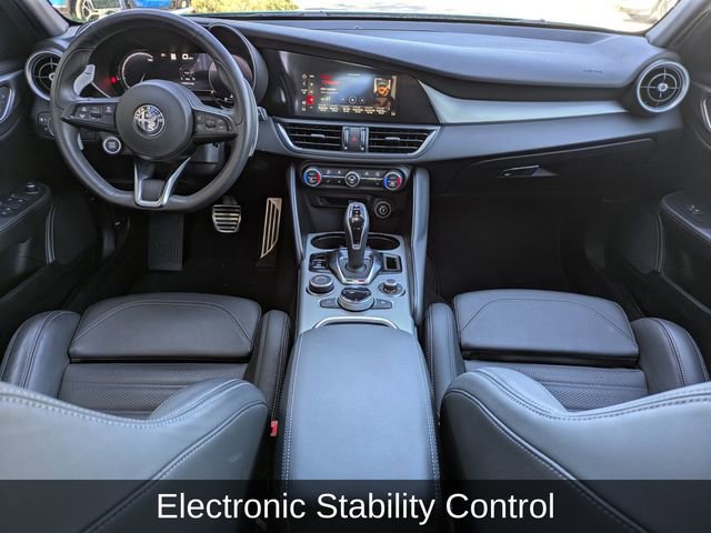 Used 2025 Alfa Romeo Giulia AWD w/ Veloce Package AWD image 17