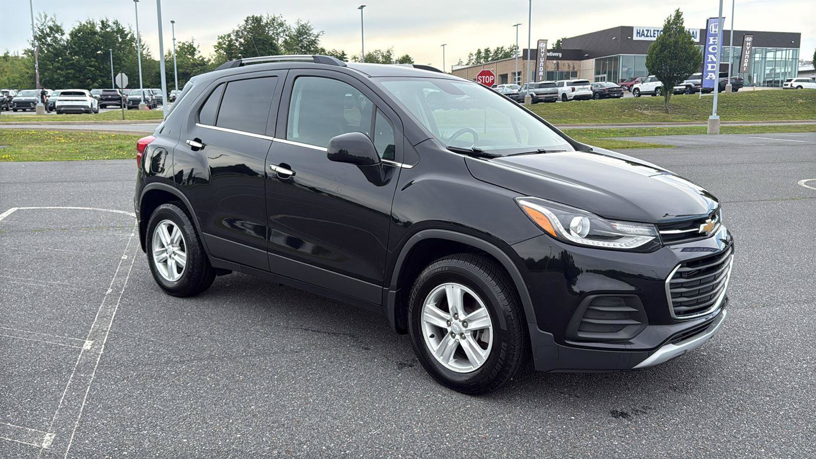 Used 2020 Chevrolet Trax LT w/ Driver Confidence Package AWD/4WD image 2