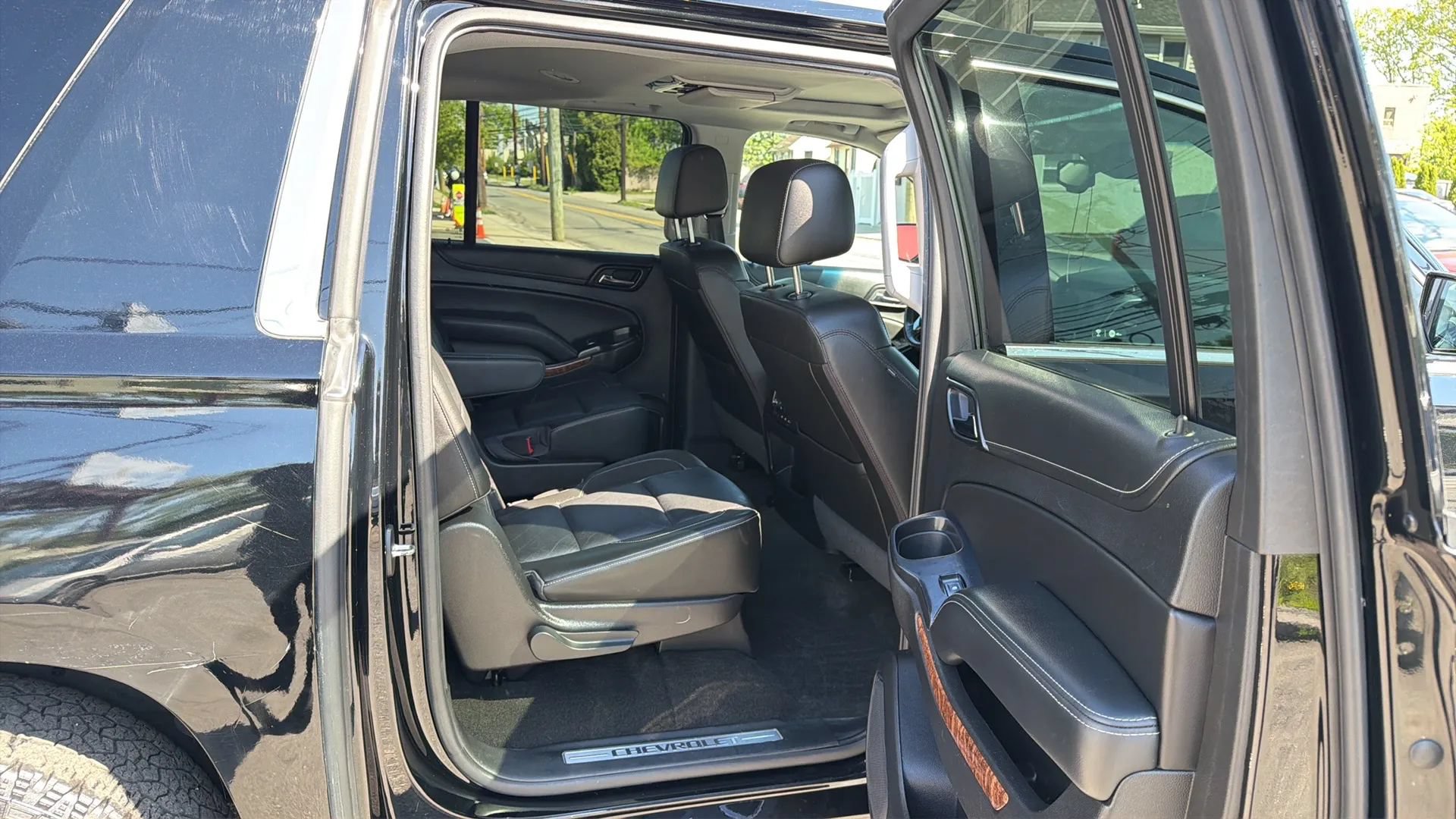 Used 2018 Chevrolet Suburban Premier AWD/4WD image 25