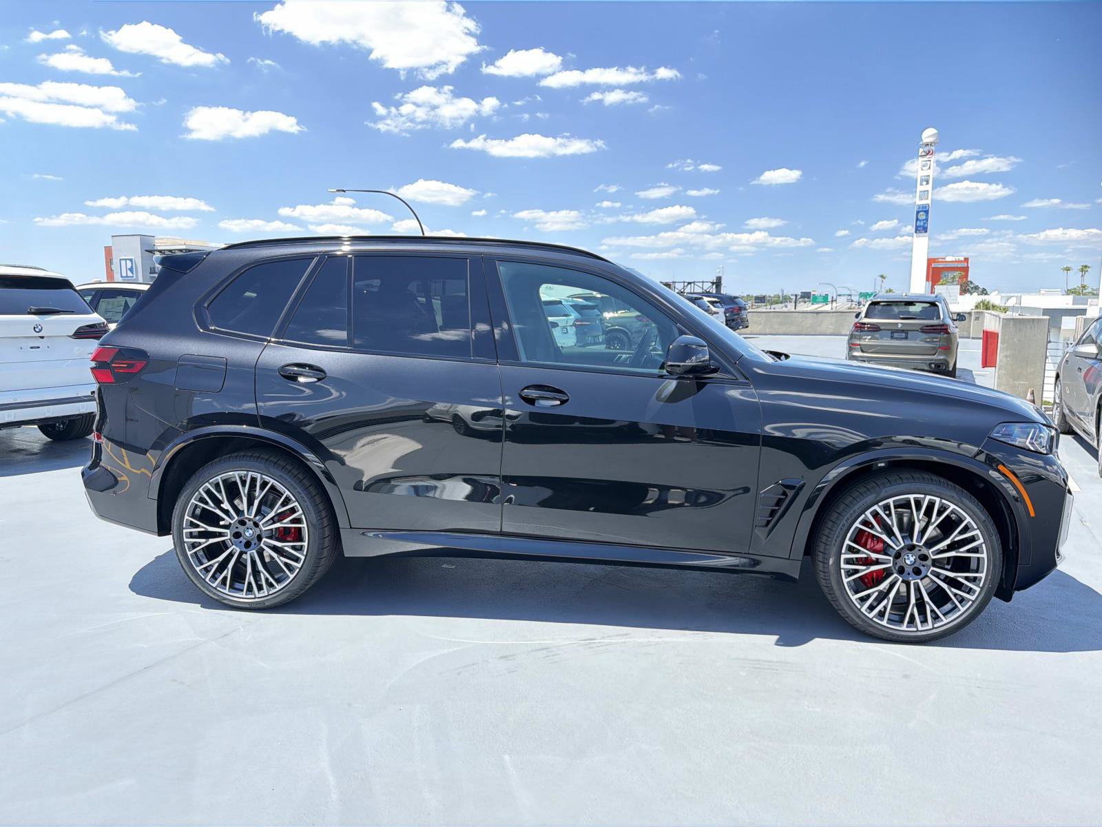 New 2026 BMW X5 xDrive40i w/ Executive Package AWD/4WD image 2