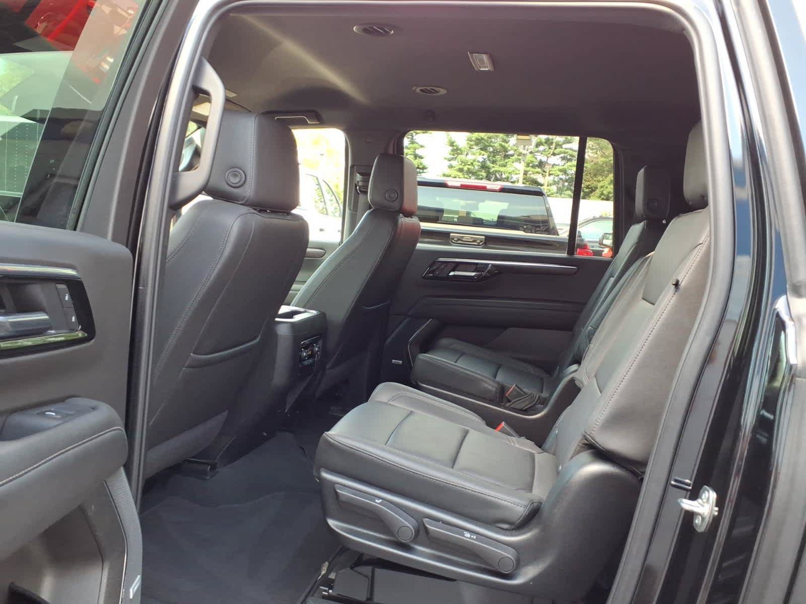 Used 2026 Chevrolet Suburban LT w/ Comfort Package AWD/4WD image 17