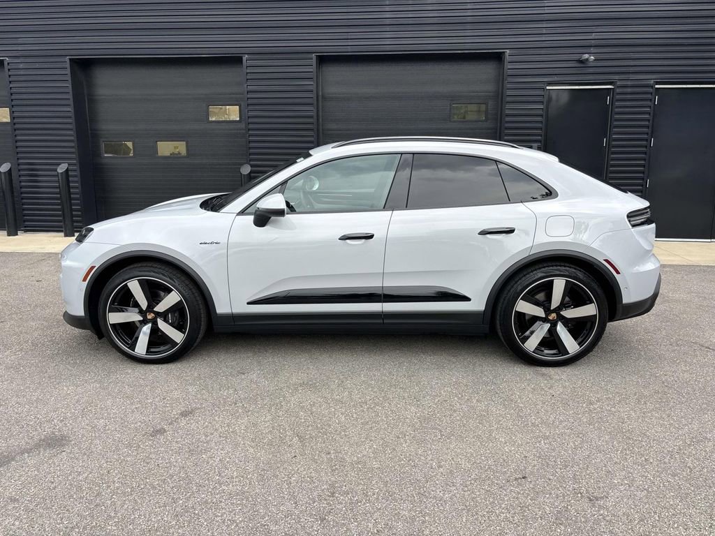 Used 2025 Porsche Macan 4 Electric image 2
