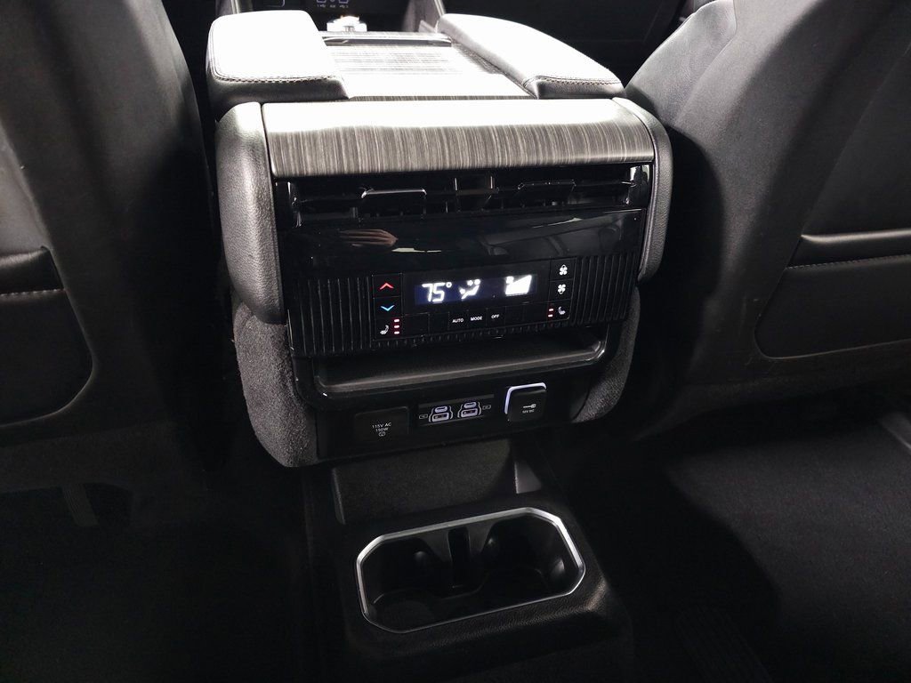 Used 2024 Jeep Wagoneer Series III AWD/4WD image 36