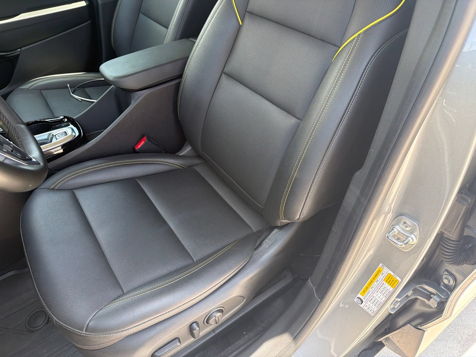 Used 2025 Chevrolet Trax ACTIV w/ Sunroof Package FWD image 17