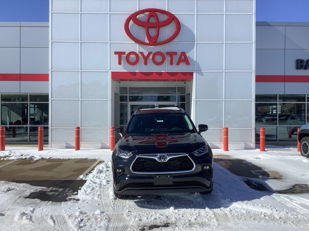 New 2026 Toyota Highlander Limited image 2