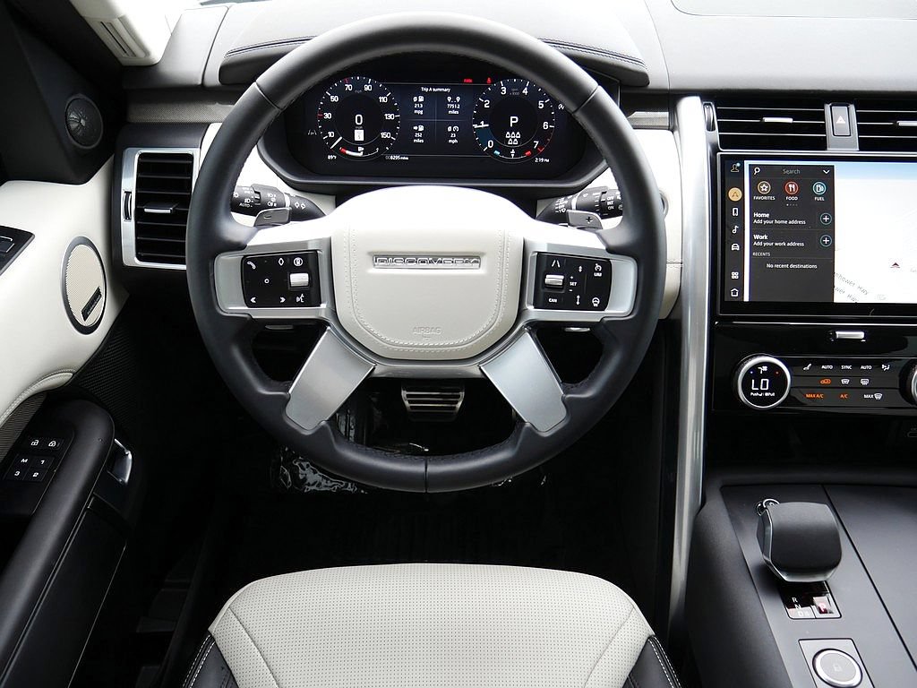 Used 2025 Land Rover Discovery Metropolitan Edition AWD/4WD image 20