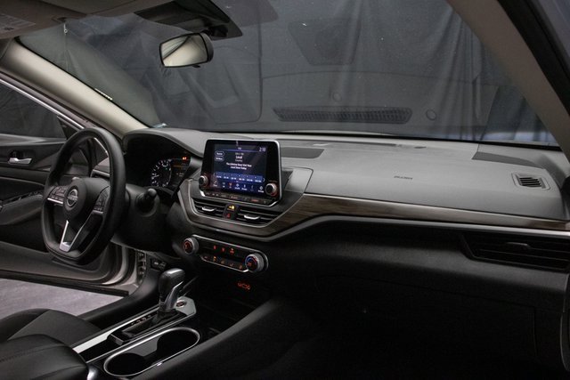 Used 2024 Nissan Altima 2.5 SV image 15