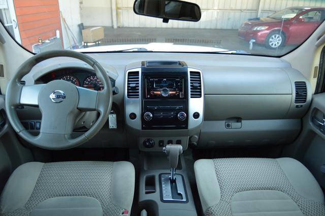 Used 2010 Nissan Frontier SE AWD/4WD image 16
