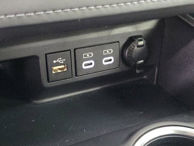 Used 2024 Toyota Highlander LE image 33