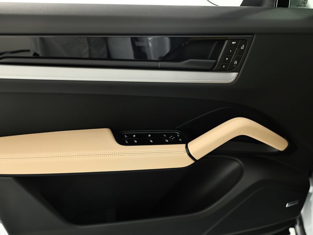New 2026 Porsche Cayenne AWD/4WD image 18