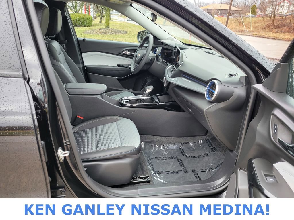 Used 2025 Chevrolet Trax LT image 47