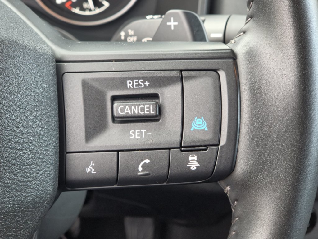 Used 2025 Nissan Rogue SV FWD image 22