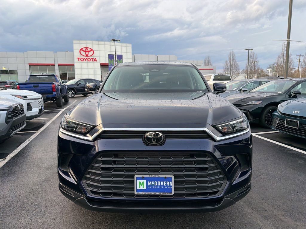 Used 2025 Toyota Grand Highlander AWD image 2