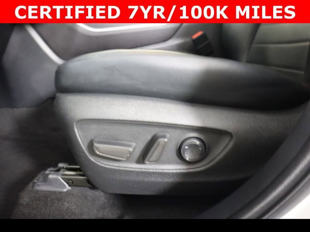 Used 2022 Toyota Highlander XLE AWD/4WD image 19