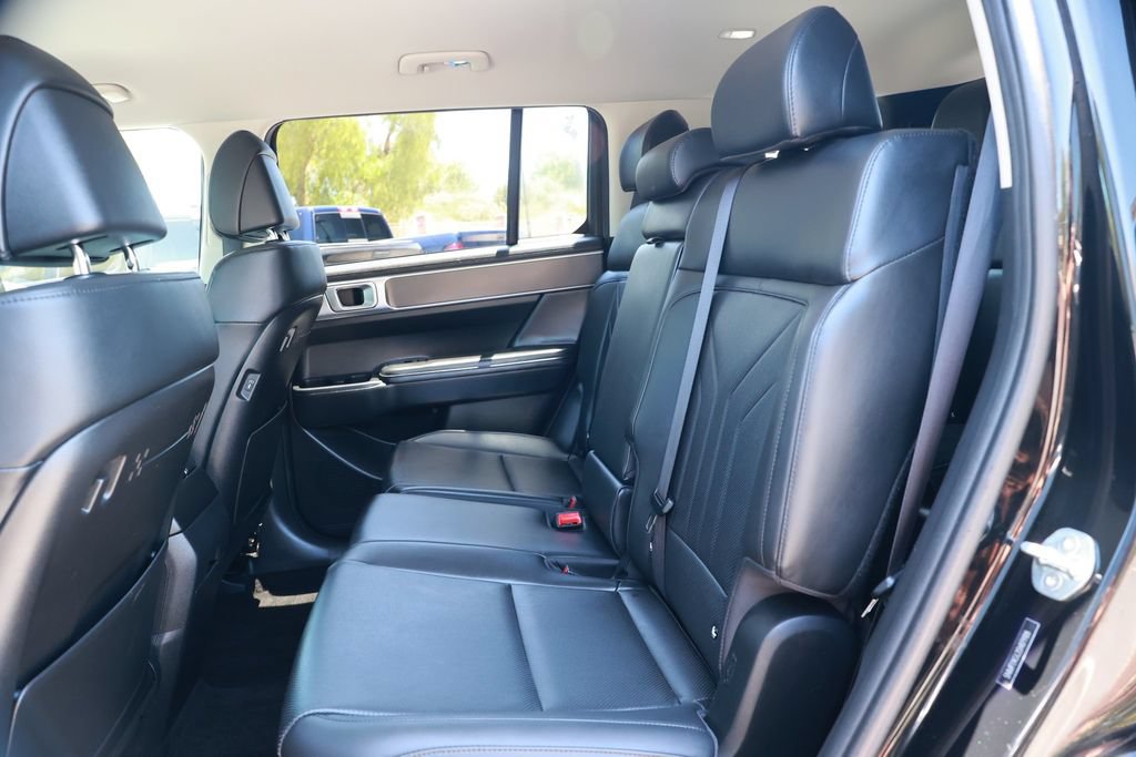Used 2025 Hyundai Santa Fe SEL FWD image 38