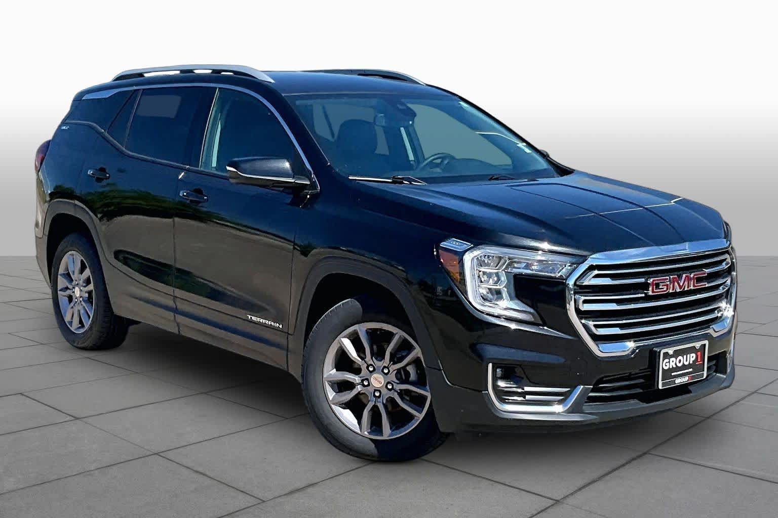 Used 2024 GMC Terrain SLT AWD/4WD image 3
