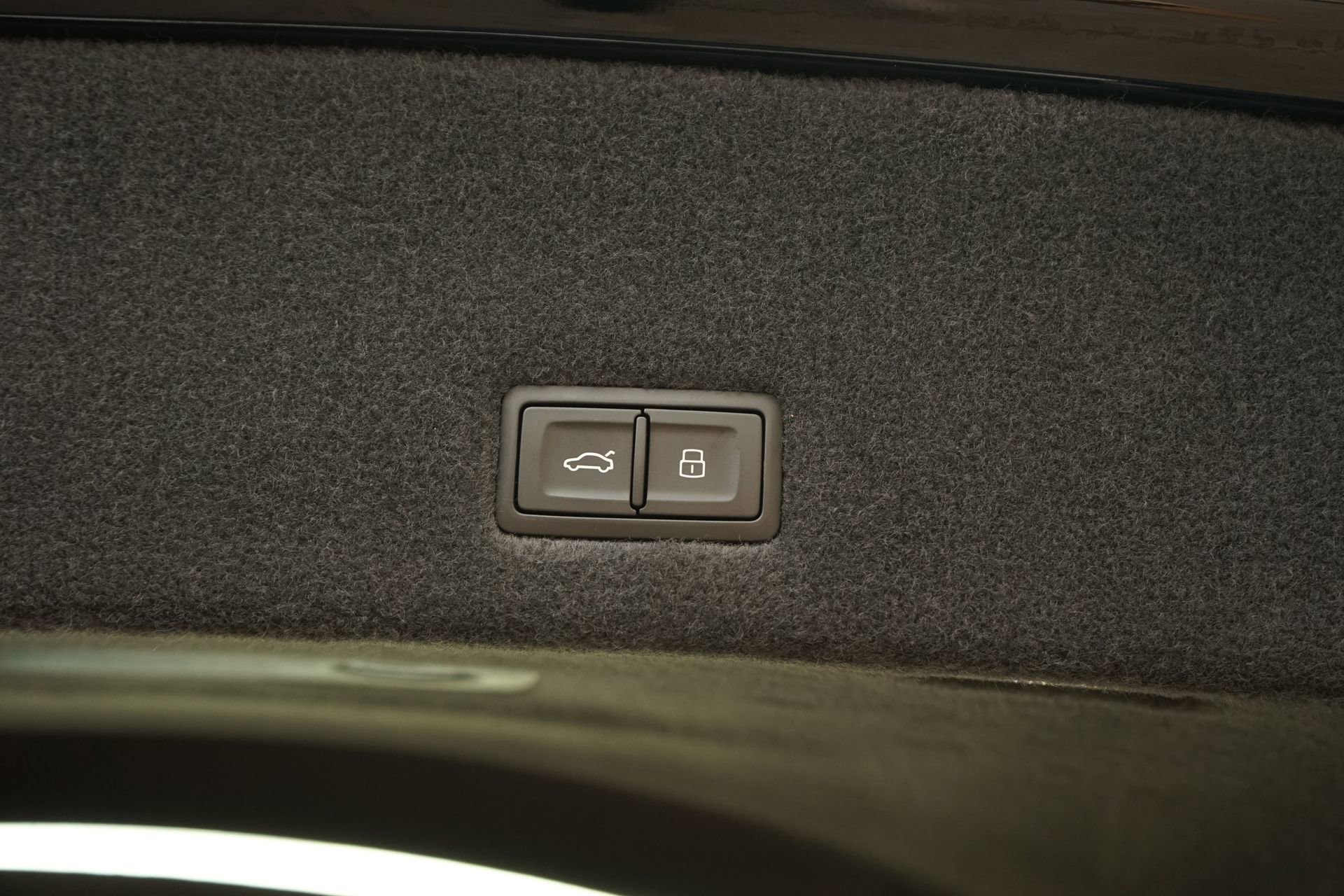 Used 2026 Lamborghini Urus SE AWD/4WD image 34
