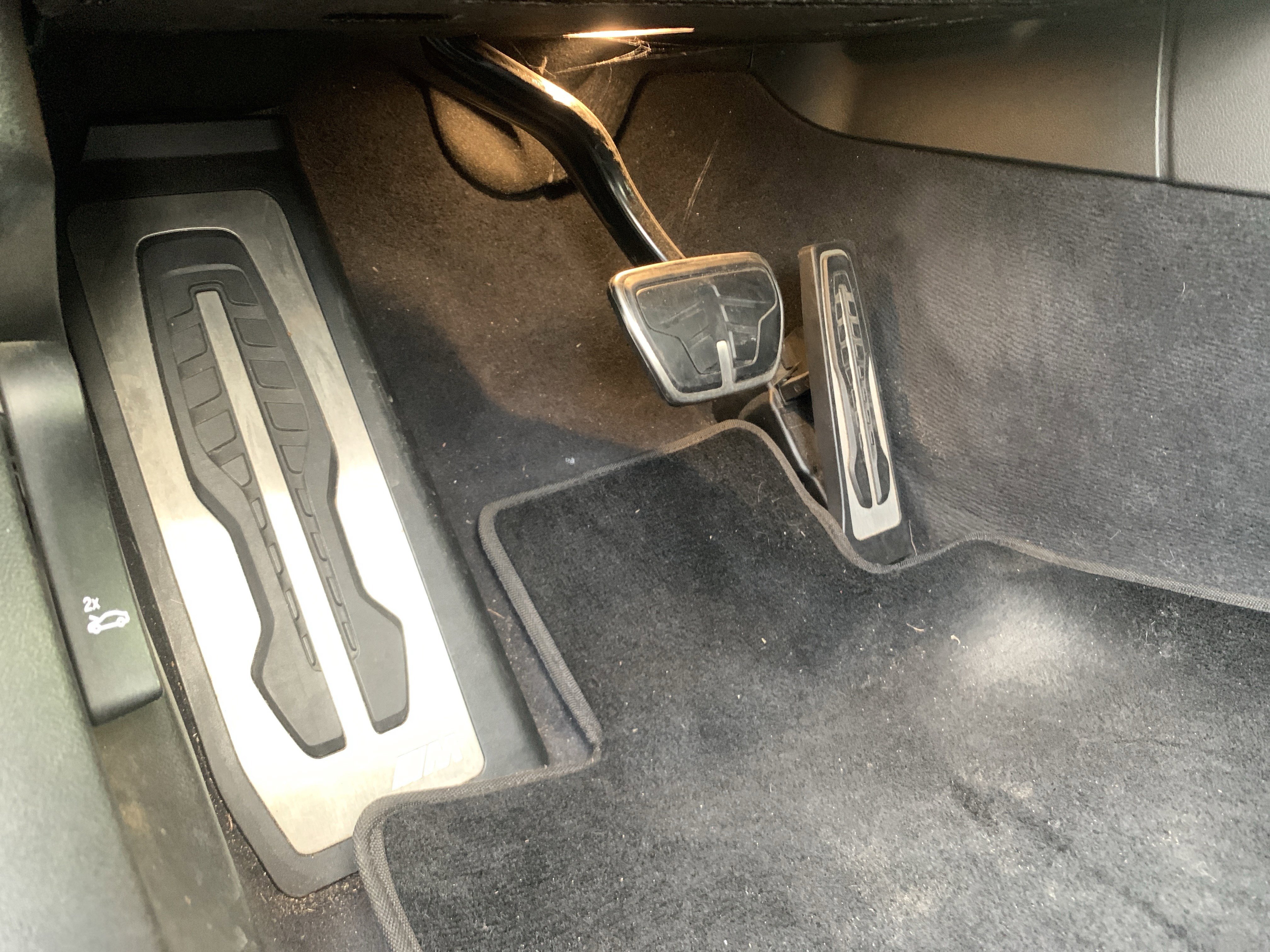 Used 2020 BMW 740i w/ M Sport Package image 17