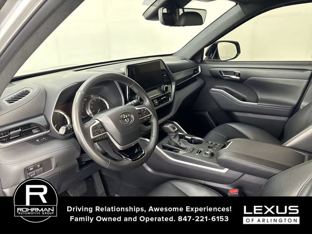 Used 2024 Toyota Highlander XSE AWD/4WD image 4