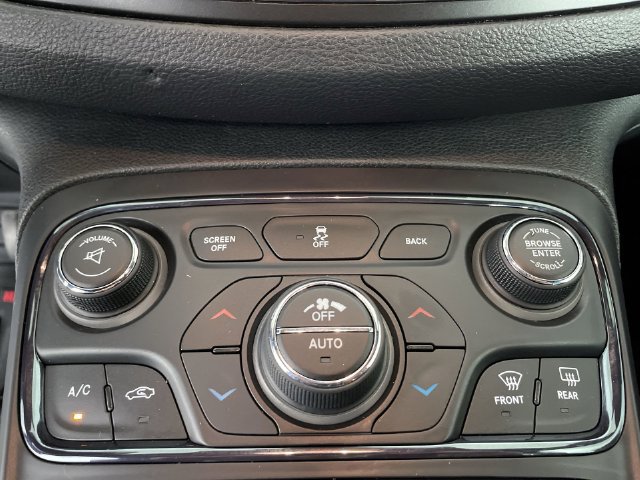 Used 2015 Chrysler 200 S w/ Comfort Group FWD image 23