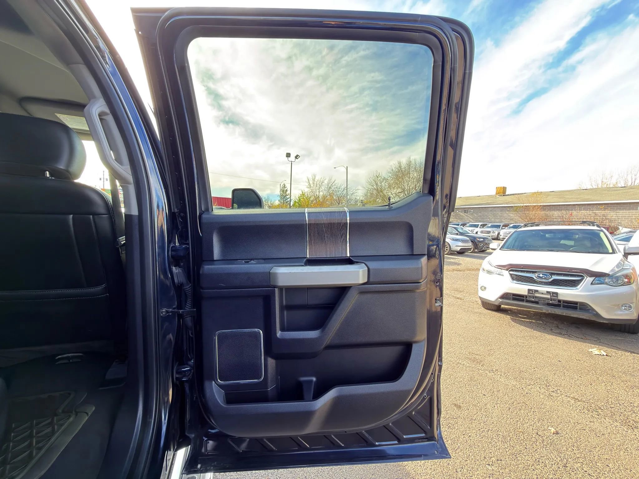 Used 2021 Ford F350 Lariat w/ Lariat Value Package AWD/4WD image 12
