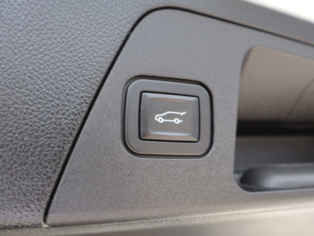 Used 2019 Buick Envision Essence FWD image 16