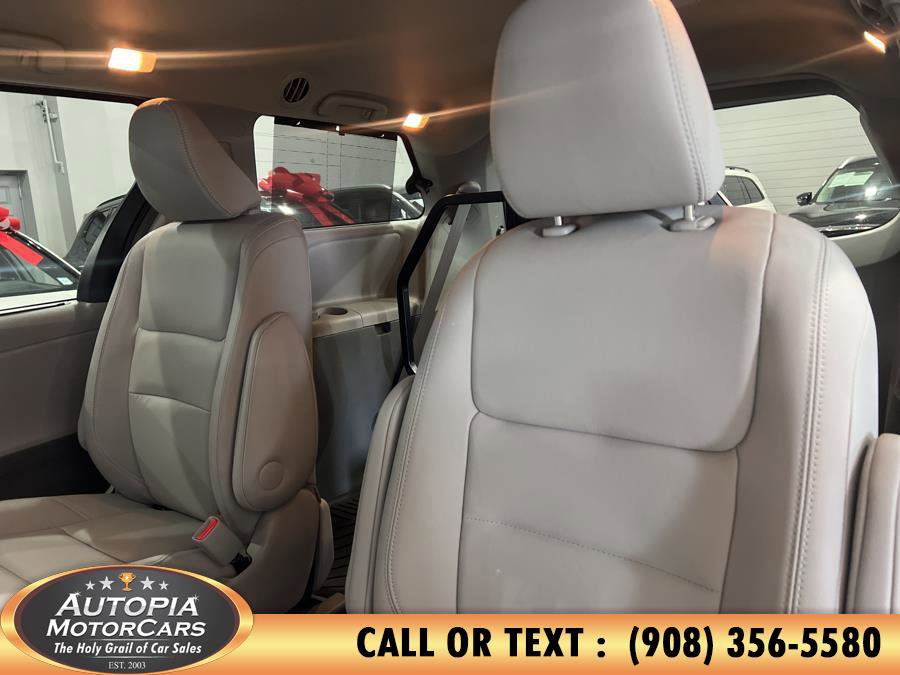 Used 2019 Toyota Sienna XLE image 26